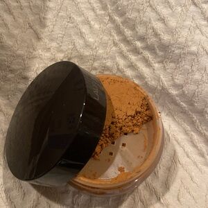Laura Mercier translucent loose setting powder medium deep